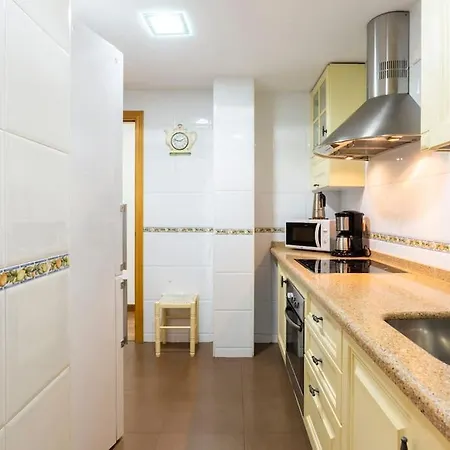 Junto Estación Tren Y La Playa, Garaje Incluido Apartamento *