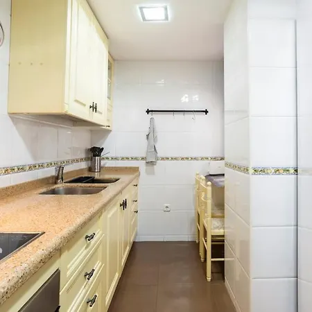 Junto Estación Tren Y La Playa, Garaje Incluido Apartamento